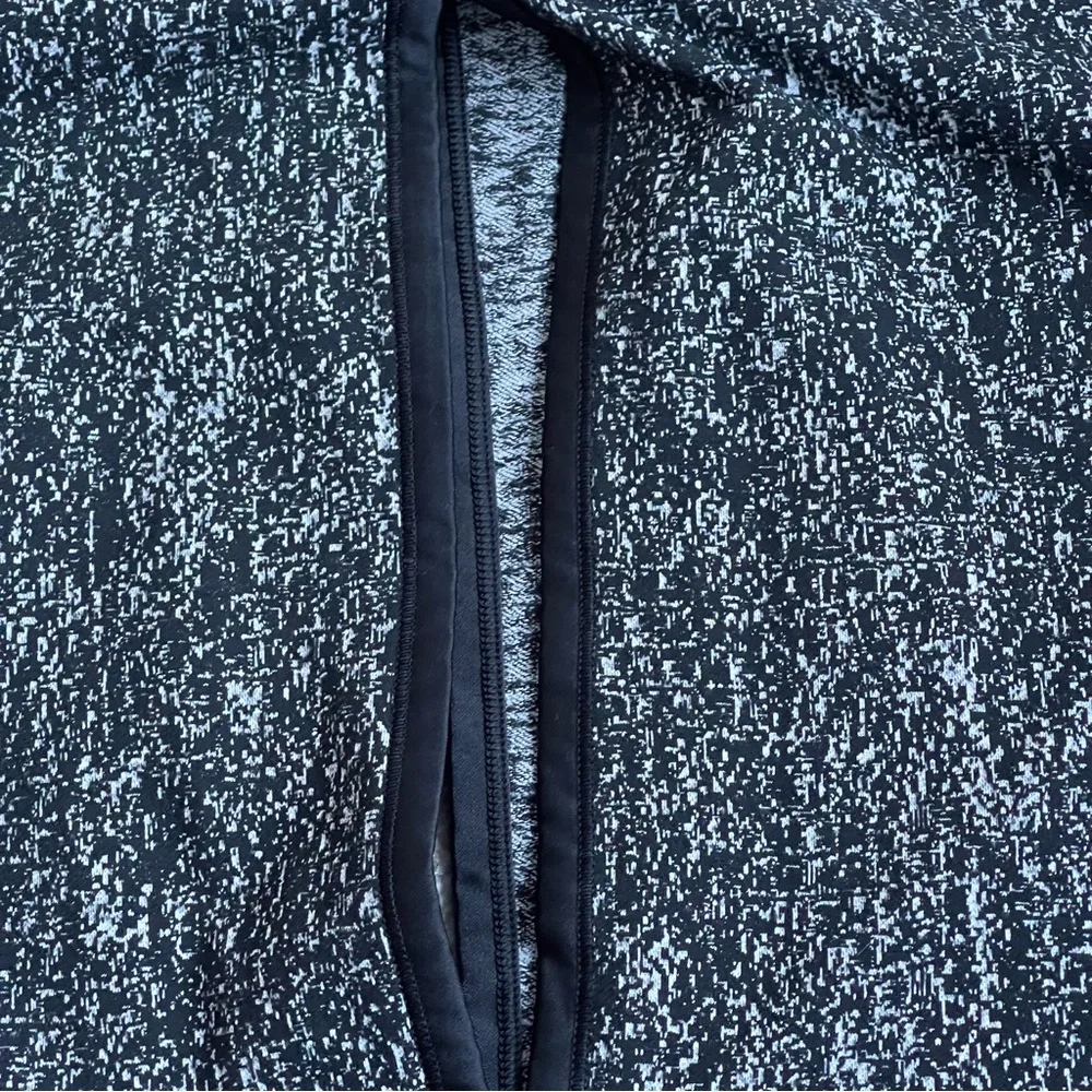 Lululemon Scarf Vinyasa Black And White 1523 - Picture 5 of 7
